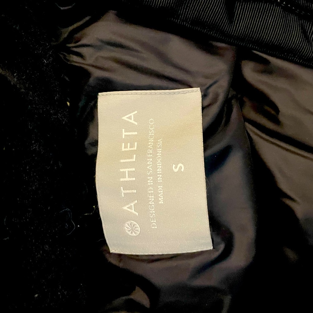 Athleta Lofty Black Velvet Puffer Vest Size Small - Picture 3 of 4
